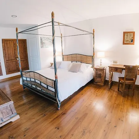 Chateau D'izaute Bed & Breakfast *