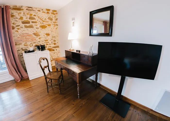 Chateau D'izaute Bed & Breakfast *