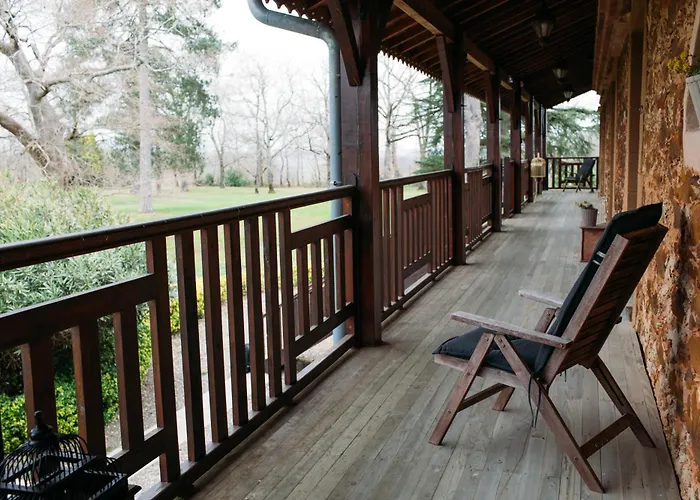 Chateau D'izaute Bed & Breakfast *